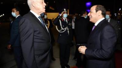  السيسي يودع ضيفه الكريم الرئيس التونسي