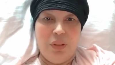 فيفي عبدة تجري عملية جراحية بسبب حقنة خطأ وتطلب من الجمهور الدعاء لها 