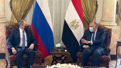 سامح شكرى يستقبل وزير خارجية روسيا ومؤتمر صحفى مشترك بعد قليل