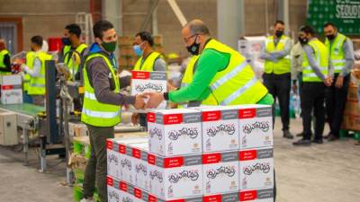 قوافل حملة أبواب الخير تواصل توزيع المواد الغذائية على الأسر الأولى بالرعاية استعدادا لرمضان