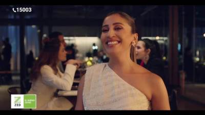 دينا الشربيني تسير علي خطي اغنية وهي عاملة ايه دلوقت