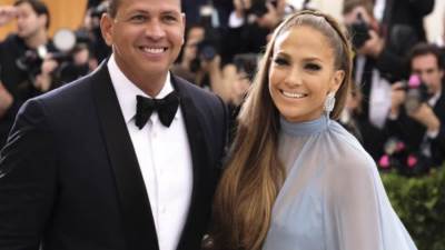 ظهرت دون خاتم خطوبتها جينفير لوبيز تثير الجدل من جديد حول فسخ خطوبتها