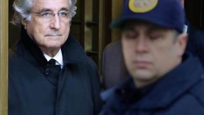 وفاة برنارد مادوف صاحب أكبر عملية احتيال مالي في التاريخ