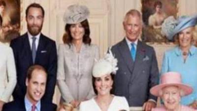 كثيرون حول العرش في قائمة التتويج ولكن الملكة اليزابيث الثانية لم تمت بعد