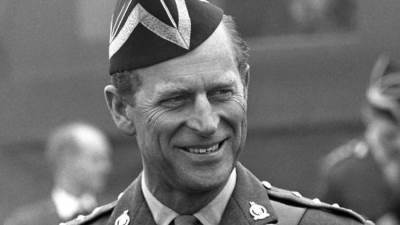 وصول نعش الأمير فيليب استعدادا لبدء مراسم الجنازة