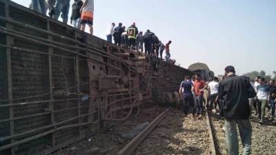 السكة الحديد تعلن عن تفاصيل حادث انقلاب قطار طوخ وتبحث عن الأسباب 