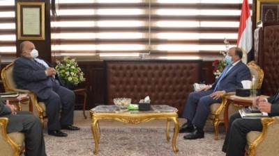 وزير التنمية المحلية يتابع جهود رفع كفاءة منظومة المخلفات الصلبة مع شركة " نهضة مصر" للخدمات البيئية