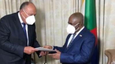 وزير الخارجية يسلم رئيس جزر القمر رسالة من الرئيس السيسى