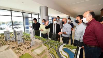 وزير الإسكان يتفقد مشروعات منطقة الأعمال المركزية بالعاصمة الإدارية الجديدة