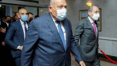 وزير الخارجية يصل إلى جنوب أفريقيا ويسلم الرئيس رامافوزا رسالة من السيد رئيس الجمهورية