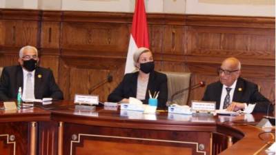 وزيرة البيئة أمام الشيوخ: طرح محميتي الغابة المتحجرة ووادي دجلة للاستثمار