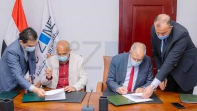 " اقتصادية قناة السويس" و"هيئة الطرق والكباري" يوقعان عقد تطوير ميناء السخنة