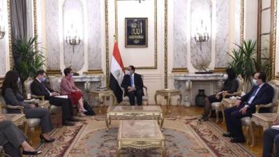 رئيس الوزراء يلتقى رئيسة البنك الأوروبي لإعادة الإعمار والتنمية