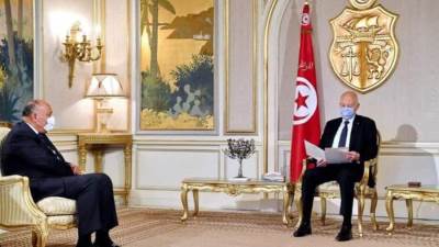 في اخر محطات جولته الافريقيه.. وزير الخارجية يُسلم رئيس جمهورية تونس رسالة من السيسي