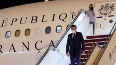 ماكرون يصل الي تشاد للمشاركة في تشييع جنازة ديبي
