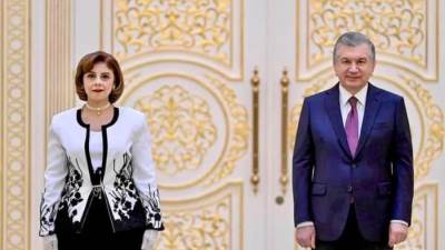 السفيرة المصرية في طشقند تقدم أوراق اعتمادها لرئيس جمهورية أوزبكستان