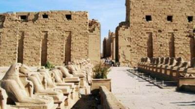 1450 سائحا يزورون معبد الكرنك في الأقصر