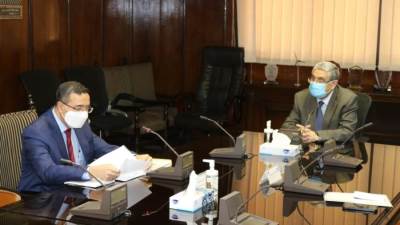 وزير الكهرباء والطاقة المتجددة يلتقى بسفير الهند لبحث سبل دعم وتعزيز التعاون