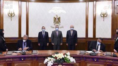 رئيس الوزراء يشهد توقيع عقد إنشاء مجمع للبتروكيماويات بالسخنة بـ7,5 مليار دولار