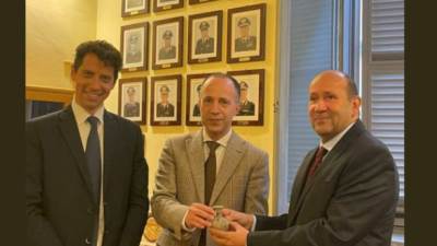 مصر تسترد قطعتين أثريتين من إيطاليا