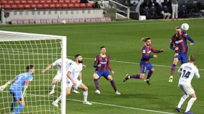 100 مليون يورو خسائر نادي برشلونة والديون الصافية تقترب الي النصف مليار