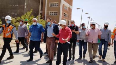 رئيس جهاز بني سويف الجديدة ونائب شركة المقاولون العرب يتفقدان مشروعات المرافق بالمدينة