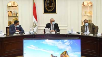 وزير الإسكان يتابع تنفيذ مشروعات "حياة كريمة" لتطوير الريف المصرى