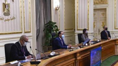 رئيس الوزراء يستعرض التصورات المقترحة لتطوير منطقة الفسطاط