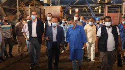 وزير النقل يتفقد ورش جبل الزيتون بالإسكندرية 