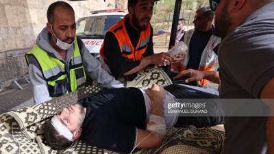 عاجل : زيادة كبيره في اصابات الشباب الفلسطيني بعد الاقتحام الصهيونى .