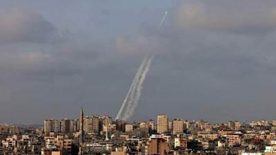 عاجل :اطلاق رشقات صاروخية من غزة الي القطاع الاسرائيلي 