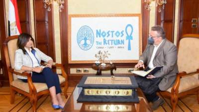 وزيرة الهجرة تستقبل رئيس الجالية اليونانية بالقاهرة