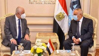 بروتوكول تعاون بين “التربية والتعليم” و “الهيئة العربية للتصنيع” لتوفير الشاشات التفاعلية والفصول الذكية 