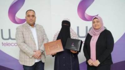 المصرية للاتصالات تكرم السيدة التي نشرت فيديو التعدي علي كبائن الاتصالات بالشرقية 