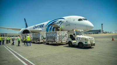 وزيرة الصحة: وصول ٥٠٠ ألف جرعة من لقاح سينوفارم الصيني بمطار القاهرة الدولي صباح اليوم