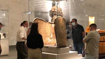 وفود سياحية من دول العالم تزور المتحف القومي للحضارة المصرية