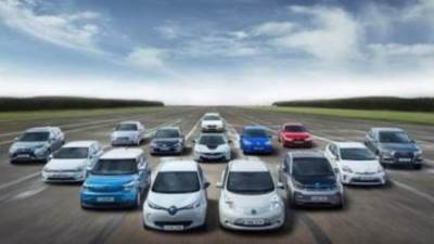 جمارك السويس تفرج عن 807سيارات ملاكى ونصف نقل بـ165 مليون جنيه في أبريل2021