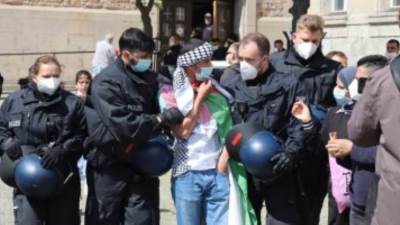 المئات يتظاهرون فى ألمانيا تضامنا مع فلسطين مطالبين بفرض عقوبات على إسرائيل