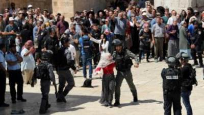 مستوطنون يقتحمون حى الشيخ جراح وسط حماية قوات الاحتلال الإسرائيلى