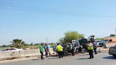 انقلاب سيارة نقل محملة بالبطيخ على طريق " طنطا – المحلة الكبرى"