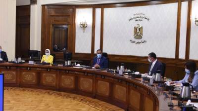 رئيس الوزراء يتابع جهود مواجهة "كورونا" وتوفير اللقاحات المضادة للفيروس