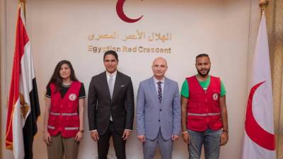 ابو هشيمة يتبرع بمليون جنية لصالح الهلال الأحمر الفلسطيني 