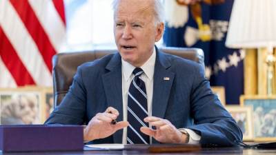 بايدن يتعهد بمنافسة السوق الصينية لصناعة السيارات الكهربائية