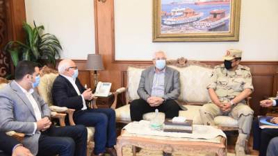 محافظ بورسعيد يستقبل وزير الزراعة واستصلاح الأراضى لمتابعة المشروعات.. صور