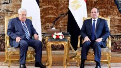  الرئيس الفلسطينى يشكر "السيسي" على جهود مصر للتهدئة وإعمار غزة