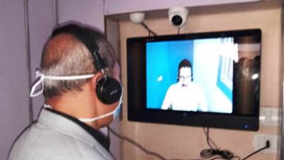 تفعيل شاشات للتواصل بين مرضى عزل كورونا وذويهم بمستشفى ميت غمر