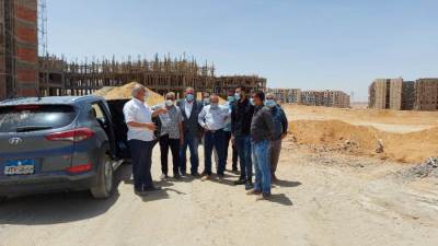 مسئولو"الإسكان" يتفقدون مشروعات مدينتي "بدر" و "حدائق العاصمة"