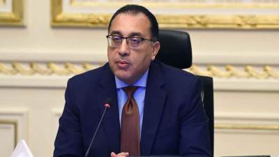 رئيس الوزراء يتابع موقف توصيل المرافق للأراضي الصناعية