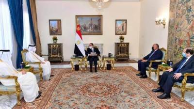 السيسي يتلقي رسالة خطية من امير قطر نقلها وزير الخارجية القطري