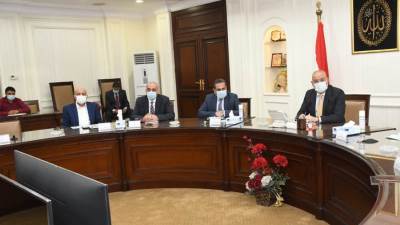 وزير الإسكان يلتقي بشباب الأحزاب لمناقشة قضايا الشارع المصري 